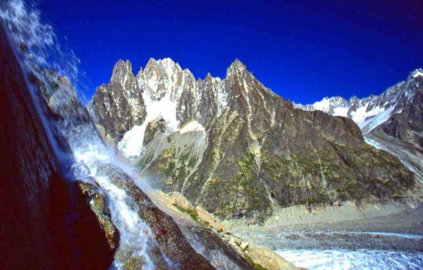 MER DE GLACE avec nuit en refuge